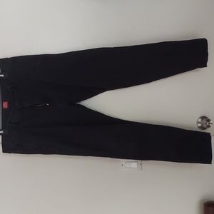 Levi Standard Black Taper Chino